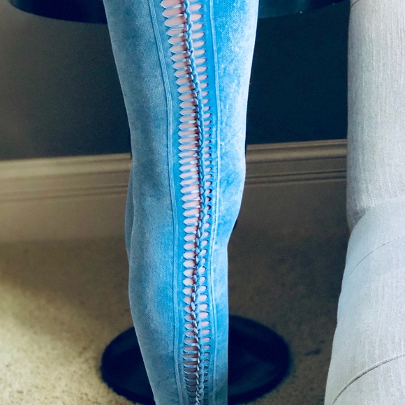 🆕❗️LAST TWO ❗️NIKIBIKI BRAID DETAIL LEGGINGS💙 - Picture 3 of 6